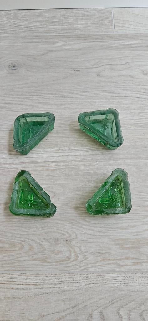 8 Glazen voetjes voor kachel, Ophalen