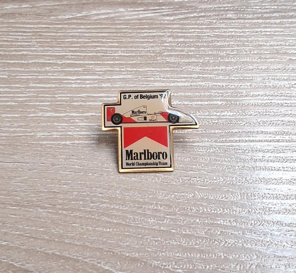 PIN - FORMULE 1 - F1 - MARLBORO - SHELL, Envoi, Utilisé, Sport, Insigne ou Pin's