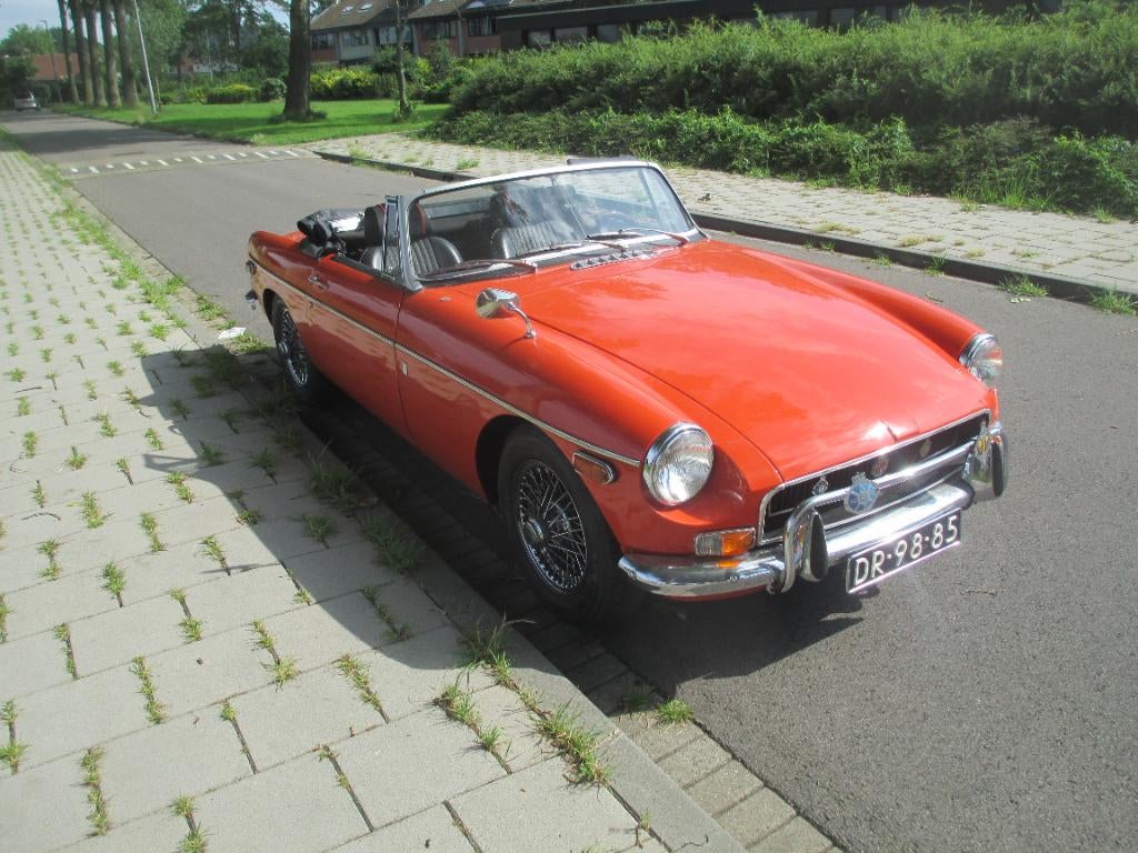 Klokgave MGB cabrio, 1800 cc., bj. 1971 van particulier, Auto's, MG, B, Achterwielaandrijving, Zwart, Cabriolet