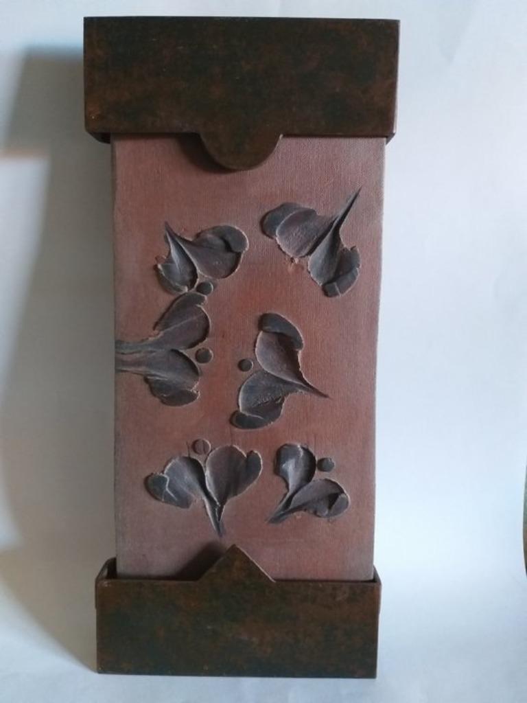 Plaque en terre cuite dure gravée par l'artiste, Enlèvement ou Envoi