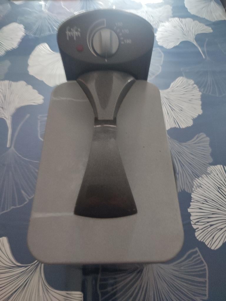 Friteuse Frifri, Elektronische apparatuur, 1 tot 2 liter, Ophalen, Zo goed als nieuw, Uitneembare binnenpan