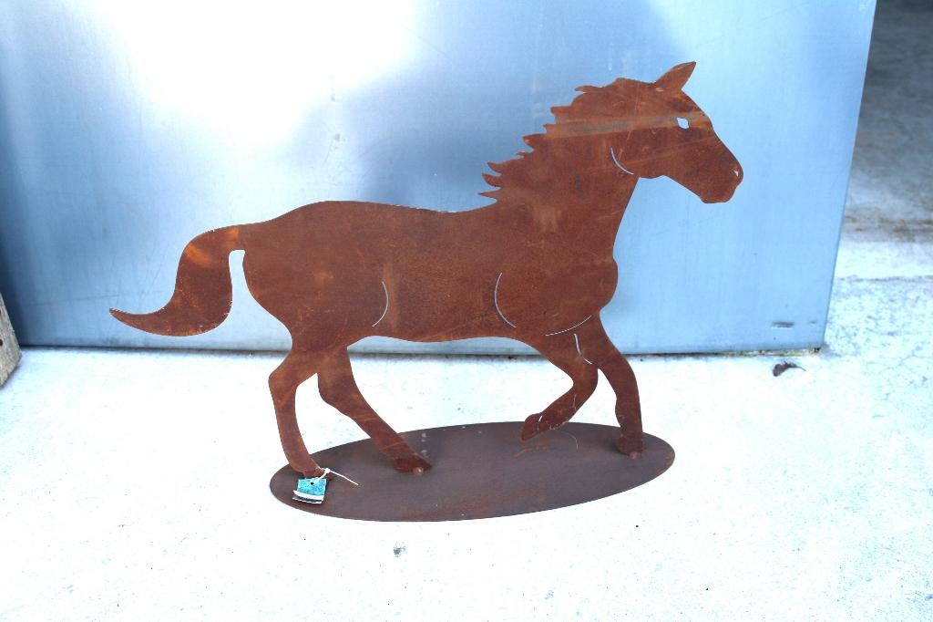 statue cheval en fer forgé rouillé sur plaque ., Enlèvement ou Envoi, Neuf, Métal, Animal