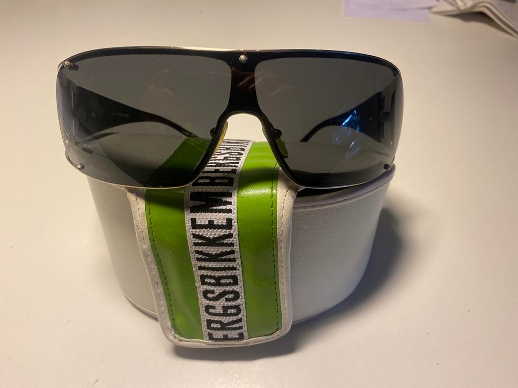 Les lunettes de soleil de Bikkemberg, Enlèvement ou Envoi, Utilisé, Lunettes de soleil