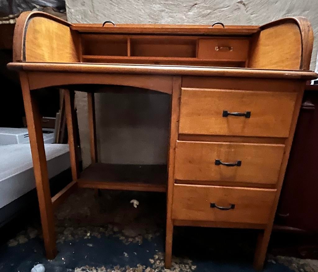 Bureau ancien, Enlèvement, Utilisé