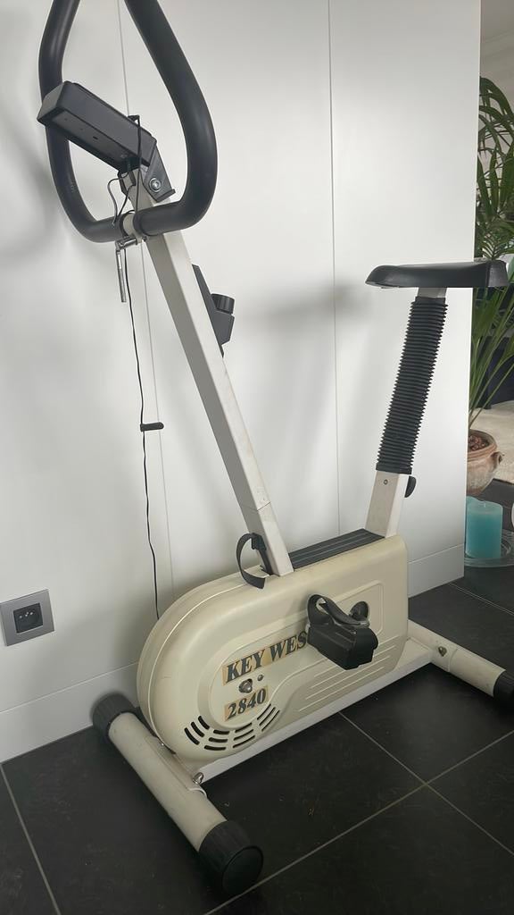 Hometrainer basic versie Key West 2840, Ophalen, Gebruikt, Metaal, Benen