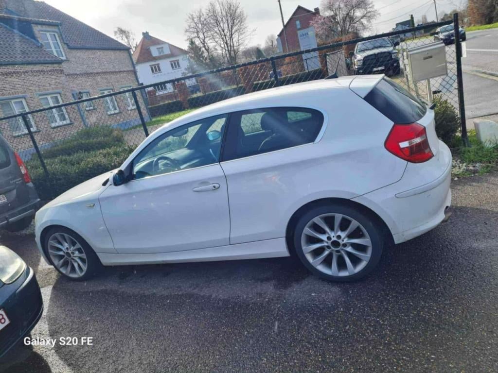 BMW 1, 2.0 Diesel, 100kW, Autos, 100 kW, Boîte manuelle, Noir, Euro 4