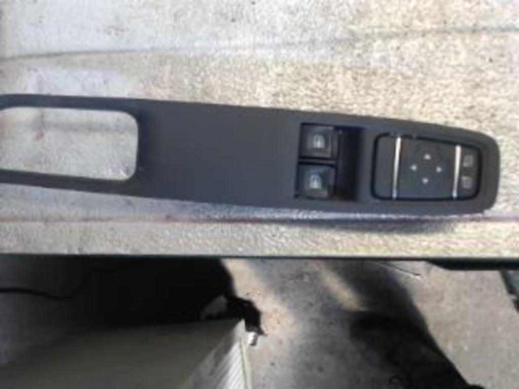 Interrupteur lève vitre Renault Clio 4 2016-2020 LP/14212, Enlèvement ou Envoi, Utilisé, Renault