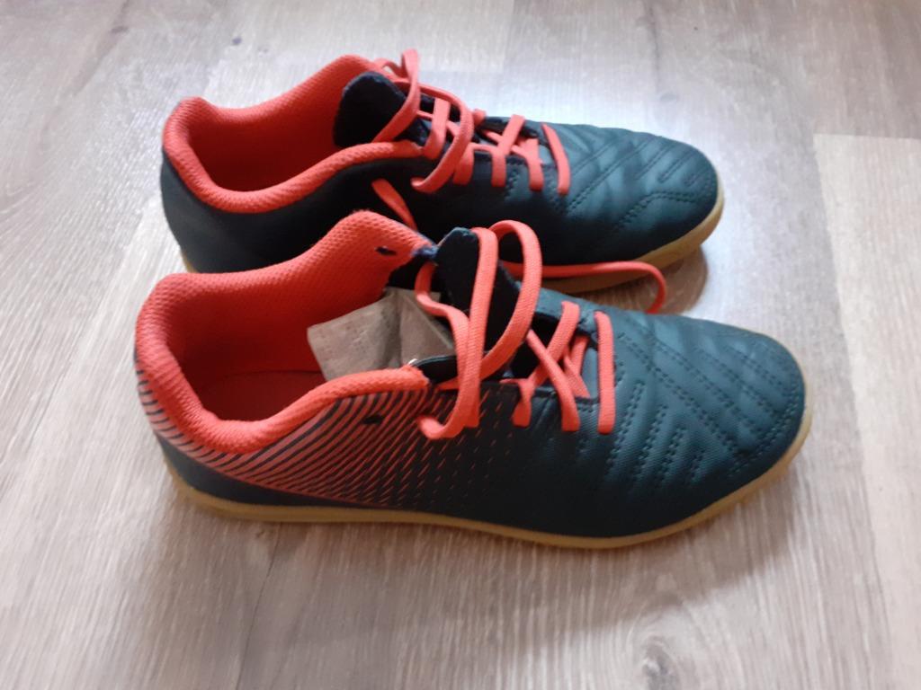 Voetbalschoenen KIPSTA (vermoedelijk maat 32), Ophalen of Verzenden, Gebruikt