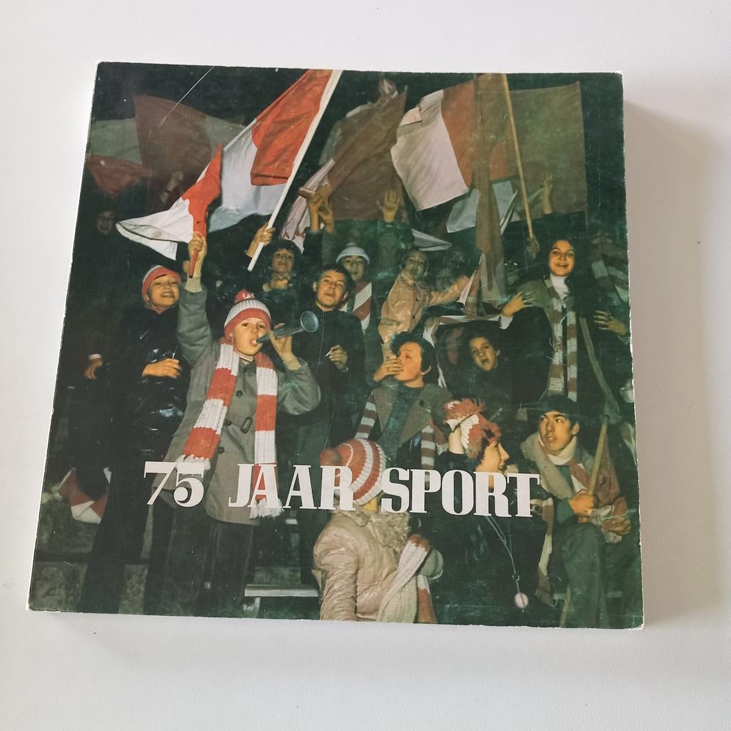 75 ans de livre de sport depuis 1981, Collections, Enlèvement ou Envoi
