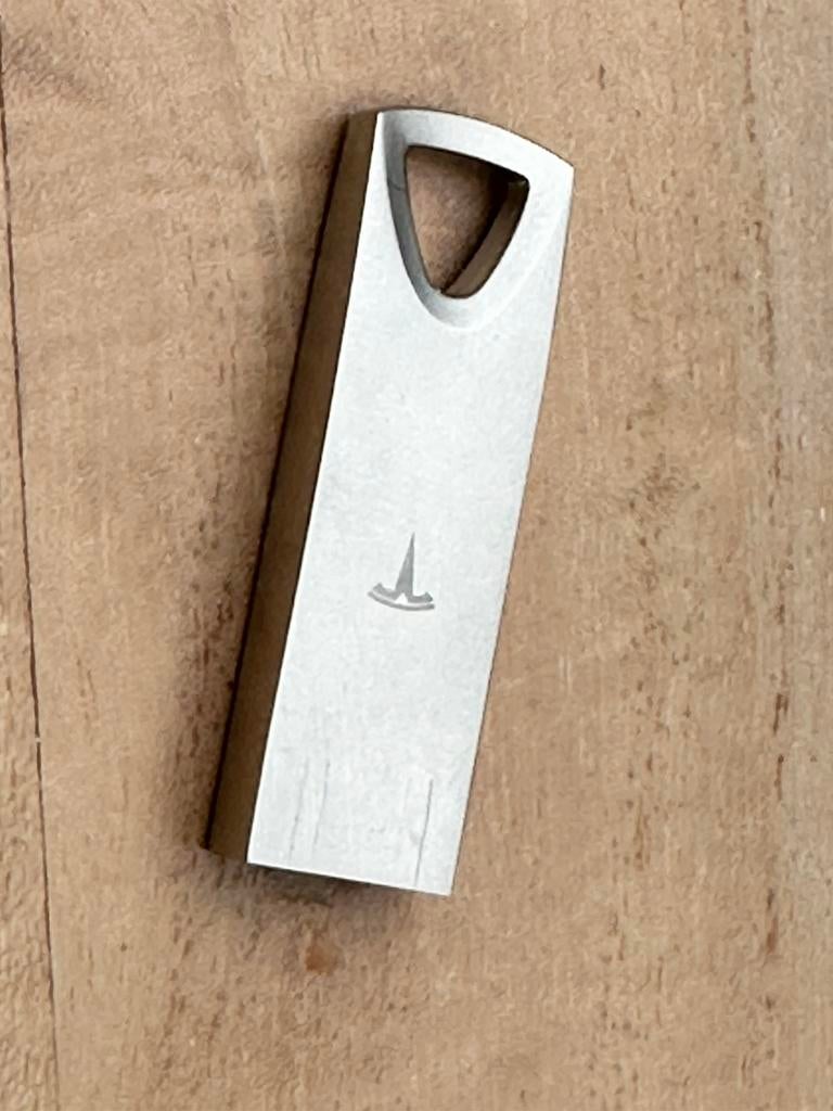 USB3 stick Tesla 128 GB zilverkleur aluminium, Computers en Software, Ophalen of Verzenden, Zo goed als nieuw, Tesla, 128 GB