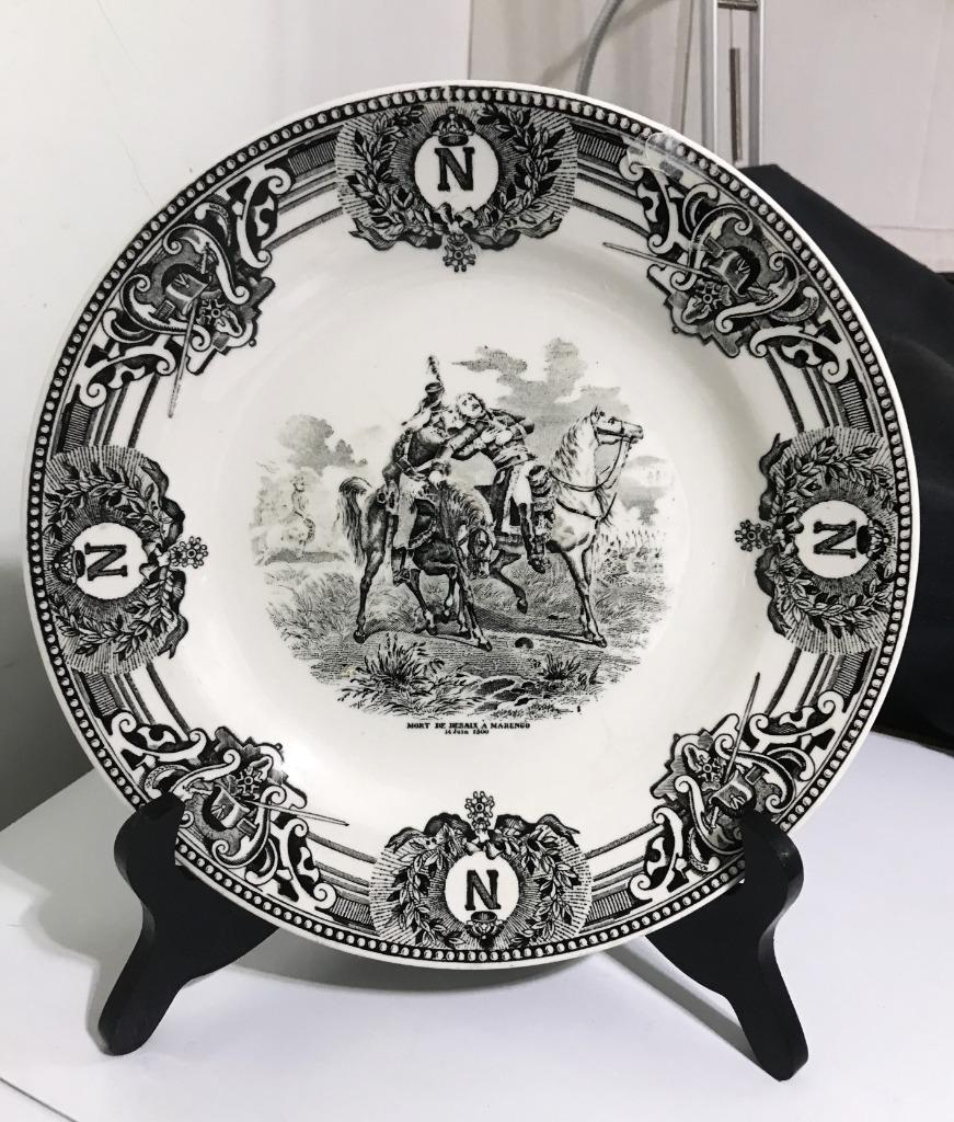 Napoléon Boch Assiette 24 cm + support gratuit😍💑🤗🤗🎁👌, Enlèvement ou Envoi