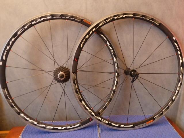 Roues NEUVE : Fulcrum Racing Quatro + K7 10 Vitesses., Enlèvement ou Envoi, Neuf, Roue, Fulcrum