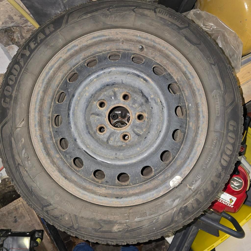 Pneu Goodyear Ultra Grip 205/60 R16 92H, Utilisé, Pneu(s)