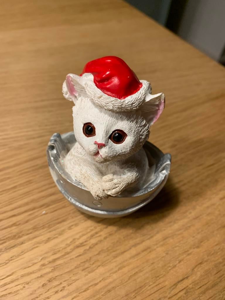 Decoratieve poes in mand. Kerstsfeer., Ophalen, Zo goed als nieuw, Dier