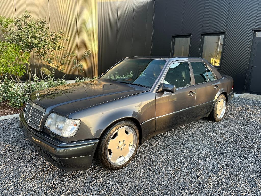 Mercedes 500E, Automaat, Achterwielaandrijving, 5000 cc, Zwart