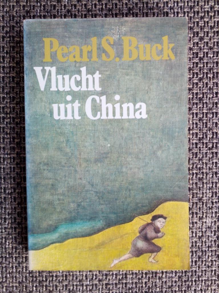 Pearl S. Buck - Vlucht uit China (Zwart Beertje 1827), Boeken, Pearl S. Buck, Ophalen of Verzenden, Zo goed als nieuw, Amerika