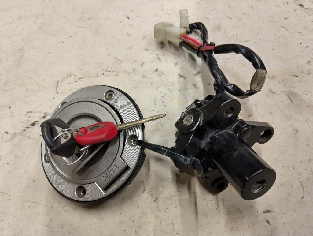 yamaha r6 model '03-'05 contactslot + tankdop, Motoren, Ophalen of Verzenden, Gebruikt