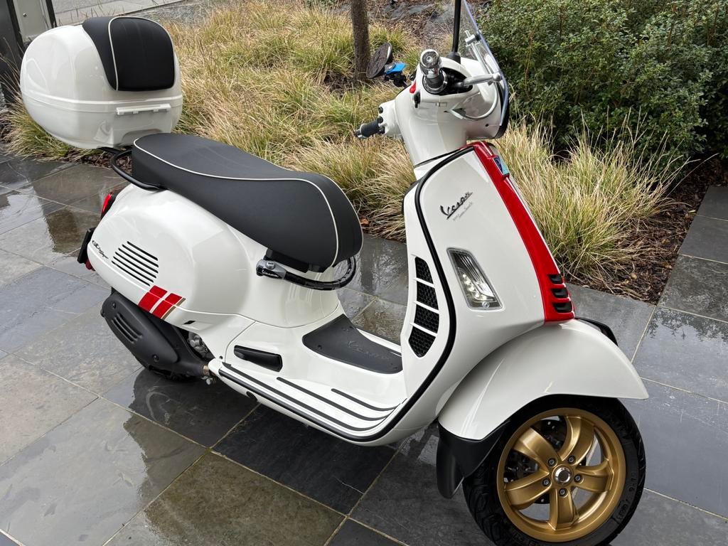 Vespa GTS 300 Racing Sixties in nieuwstaat te koop, Ophalen, Overige modellen, Zo goed als nieuw, Benzine