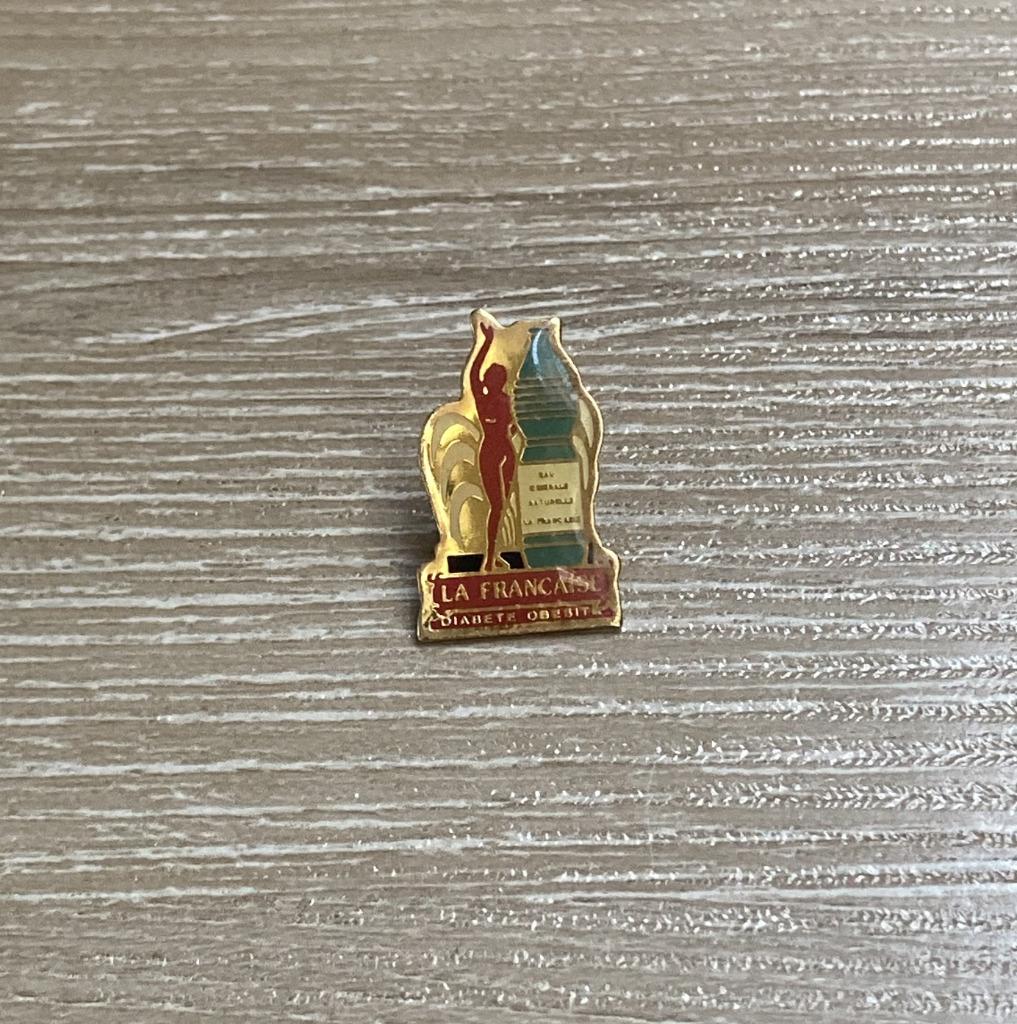 PIN - LA FRANCAISE - DIABETE - OBESITAS, Envoi, Utilisé, Autres sujets/thèmes, Insigne ou Pin's