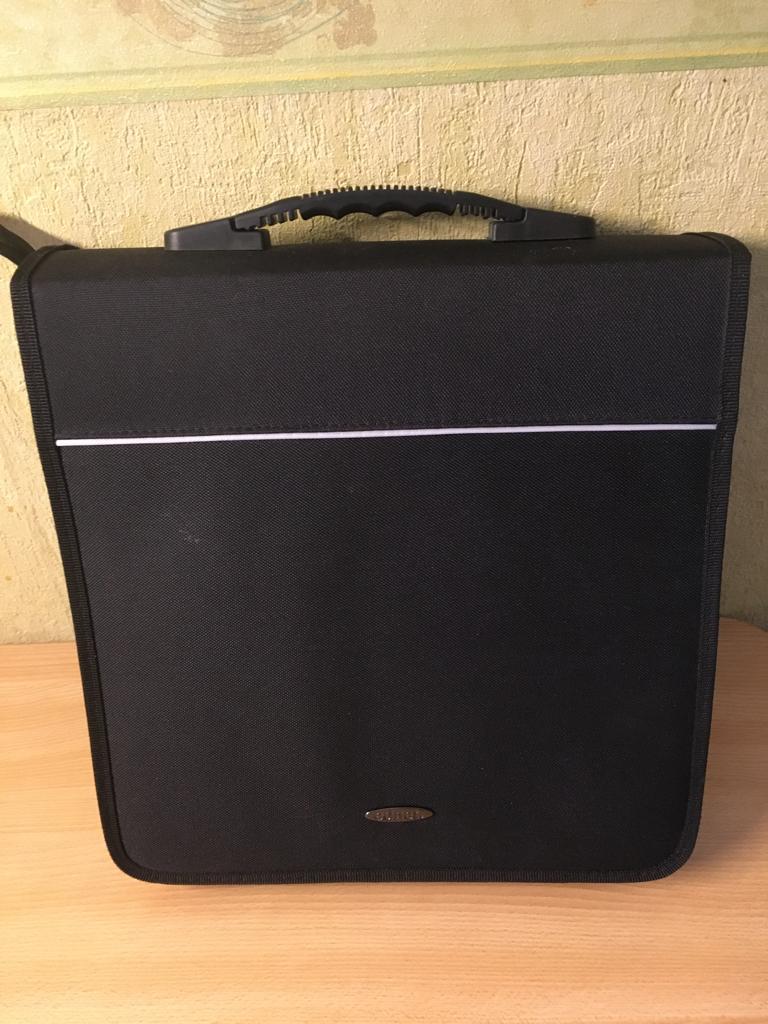 Valisettes de rangement CD ou DVD …., Maison & Meubles, Accessoires pour la Maison | Étagères pour CD & DVD, Comme neuf, Synthétique