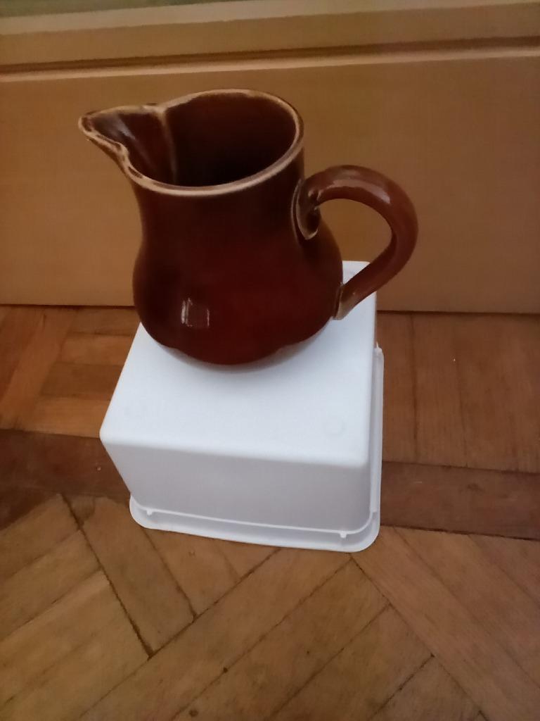 Ancien pot à lait brun, Enlèvement