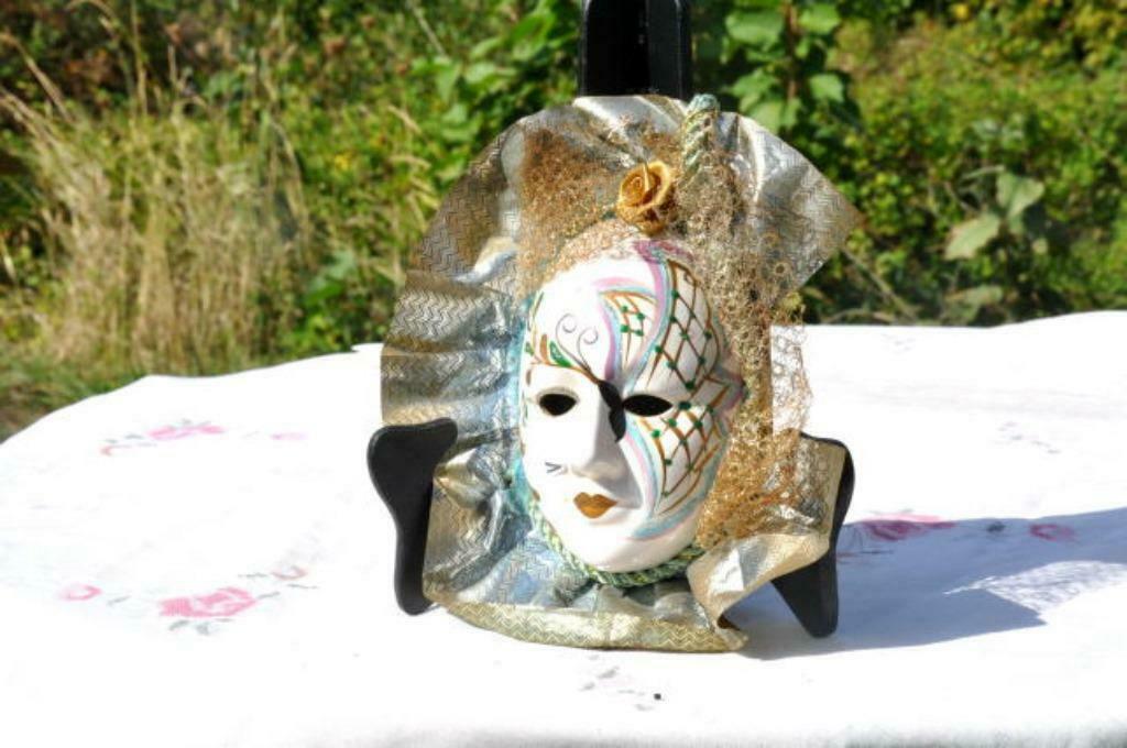 masque en faience et dentelle murale 1, Antiquités & Art, Enlèvement ou Envoi