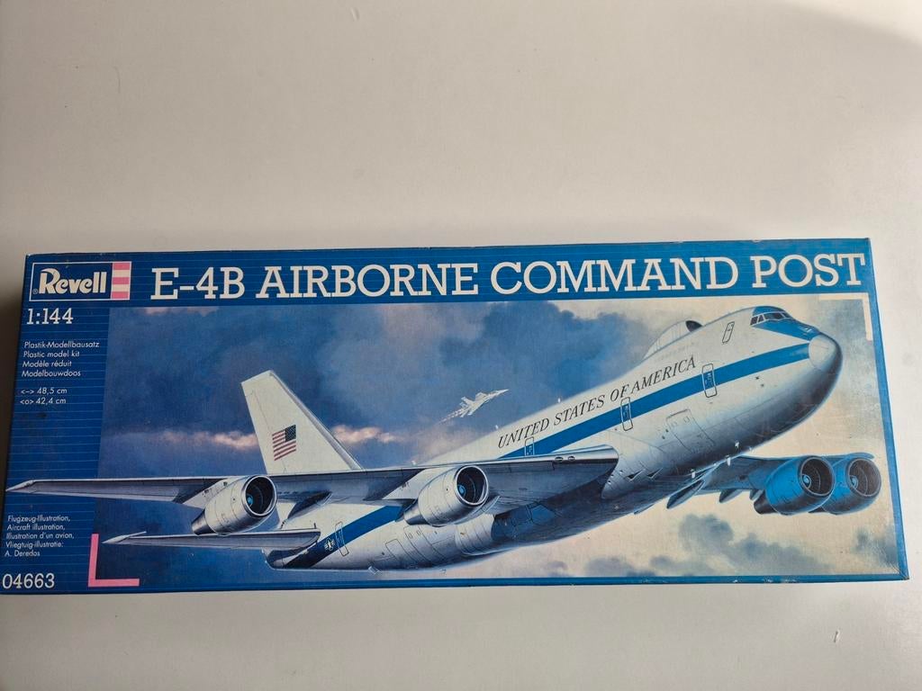 1/44 revell E-4B airborne command post 04663, Ophalen of Verzenden, Zo goed als nieuw, Revell