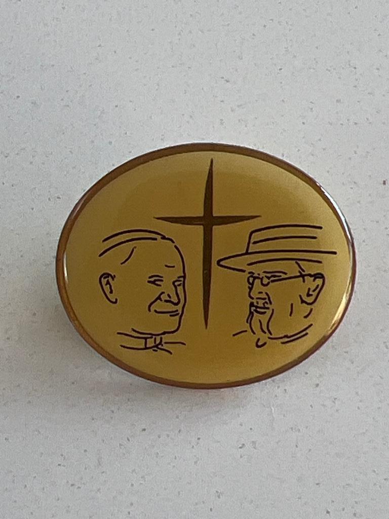 Vintage pin Paus & Pater Damiaan, Ophalen of Verzenden
