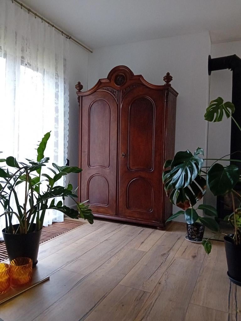 Kleerkast.  Oude originele houten kledingkast, Antiek en Kunst, Ophalen
