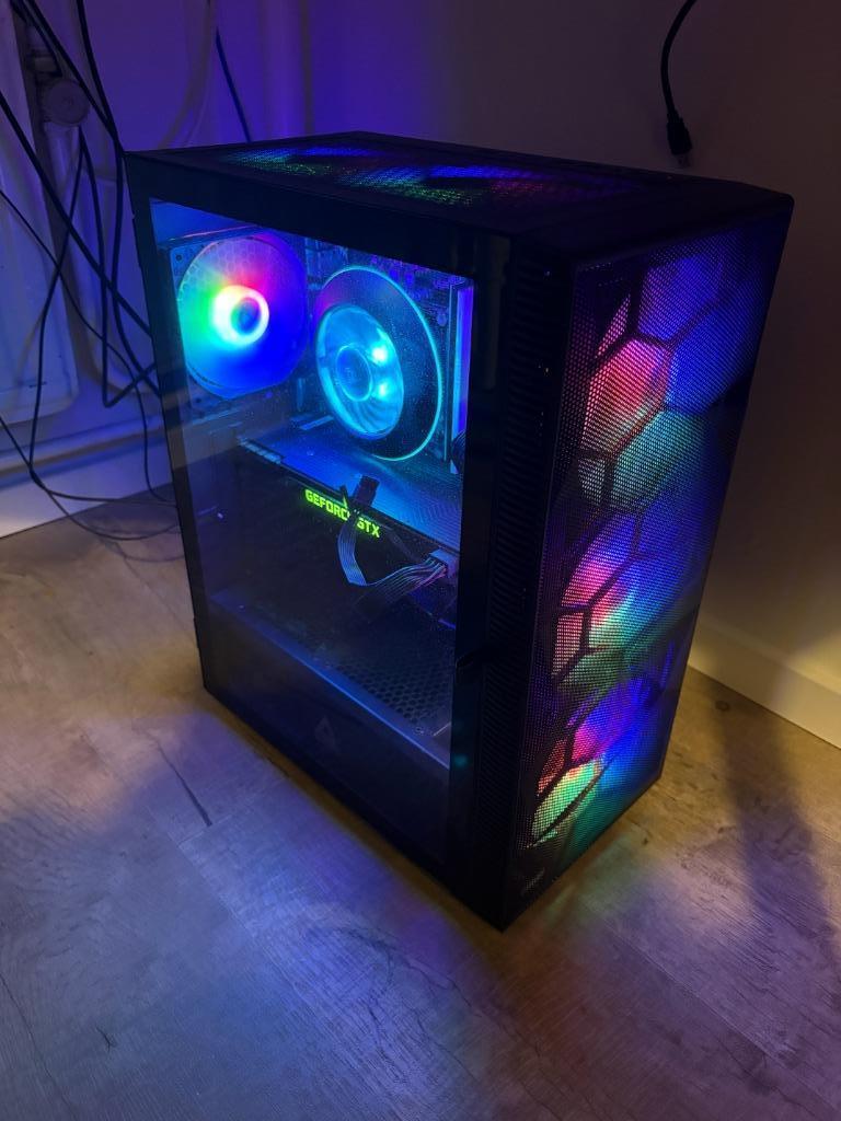 PC desktop, Informatique & Logiciels, Ordinateurs de bureau, Utilisé, 3 à 4 Ghz, SSD, 32 GB, Avec carte vidéo, Gaming, Enlèvement