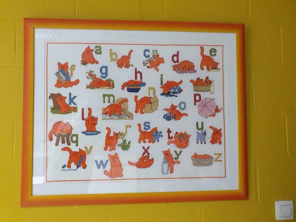 Alfabet merklap kruissteek met de Rode Kater (ingekaderd), Huis en Inrichting, Overige Huis en Inrichting, Zo goed als nieuw, Ophalen