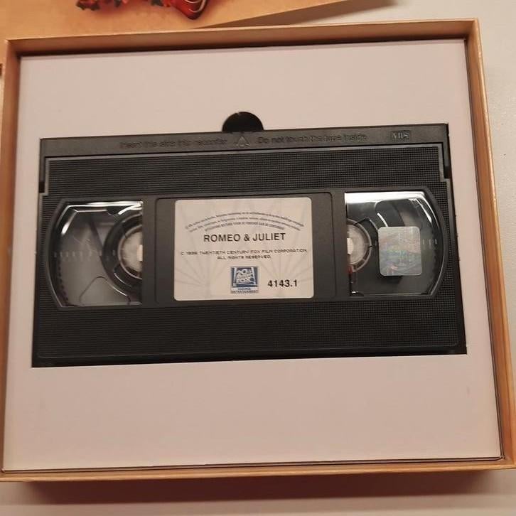 ROMEO & JULIET*1996*VHS LIMIT.EDIT.BOX+EXTRAS*MIB*NEW*, Vanaf 9 jaar, Ophalen, Nieuw in verpakking, Drama