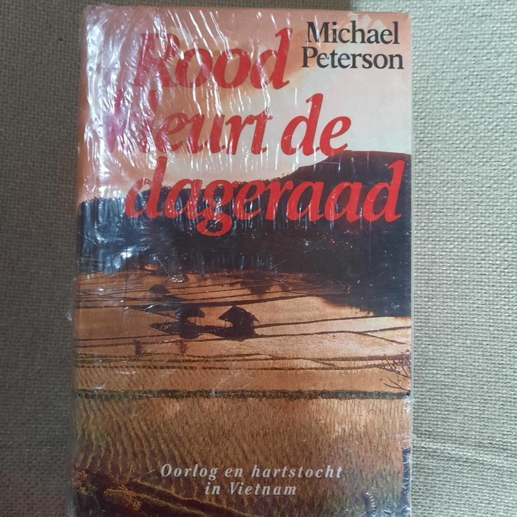 ROOD KLEURT DE DAGERAAD - MICHAEL PETERSON - OORLOG, Boeken, Ophalen of Verzenden