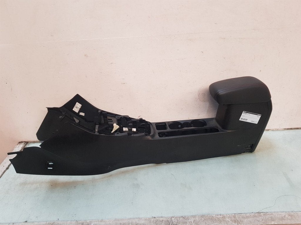 ACCOUDOIR CENTRAL Ford Puma (|2404371|L1TBS045C74AB1GUW|), Autos : Pièces & Accessoires, Utilisé, Ford