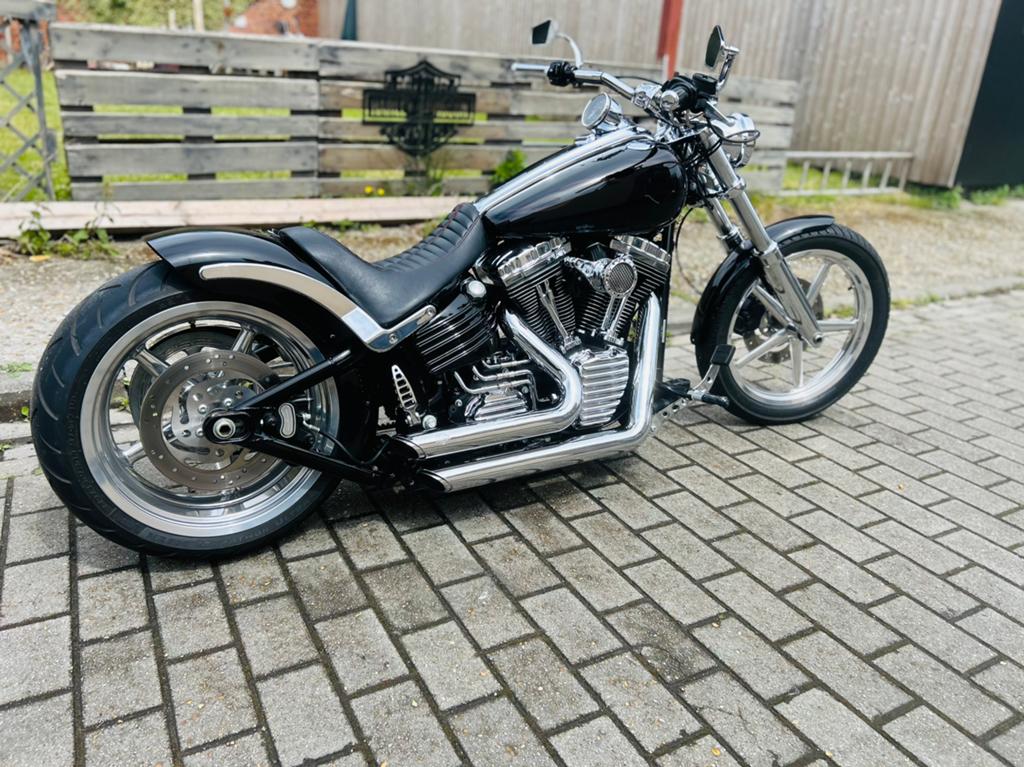 Prachtige Rocker, Motoren, Bedrijf