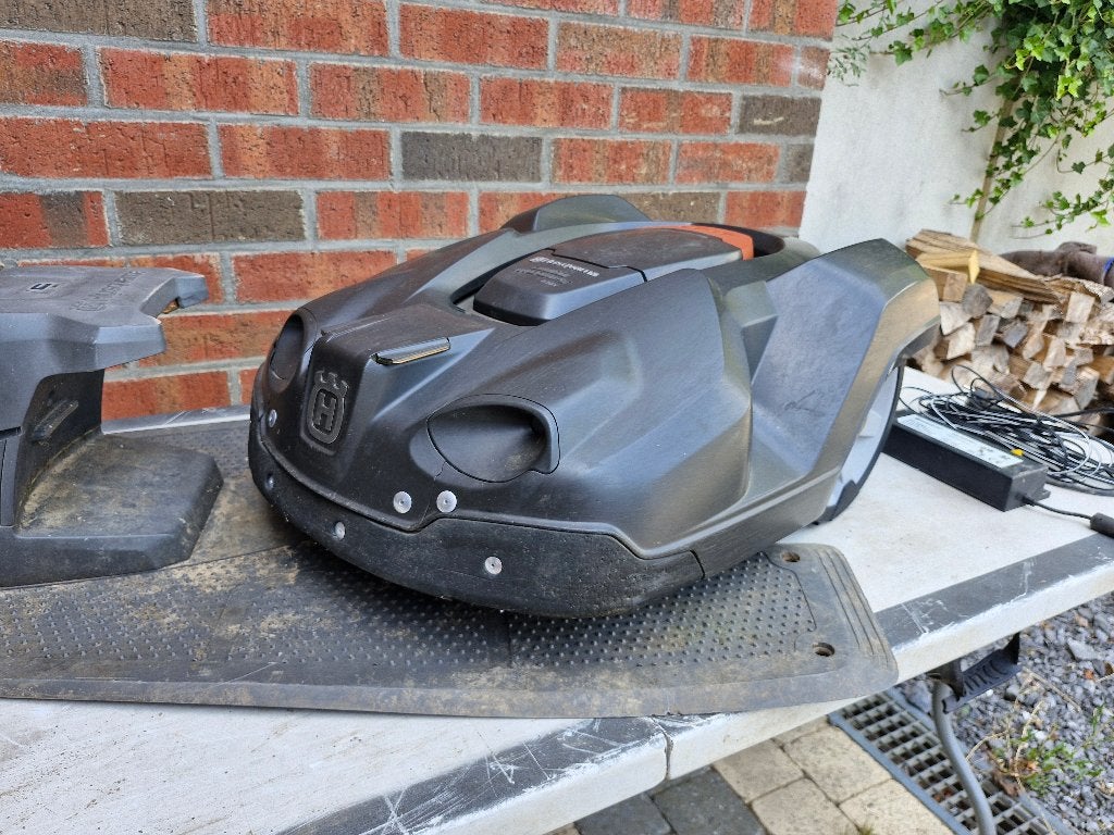 Robot tondeuse husqvarna 330x, Enlèvement, Utilisé, 20 à 25 cm, Husqvarna