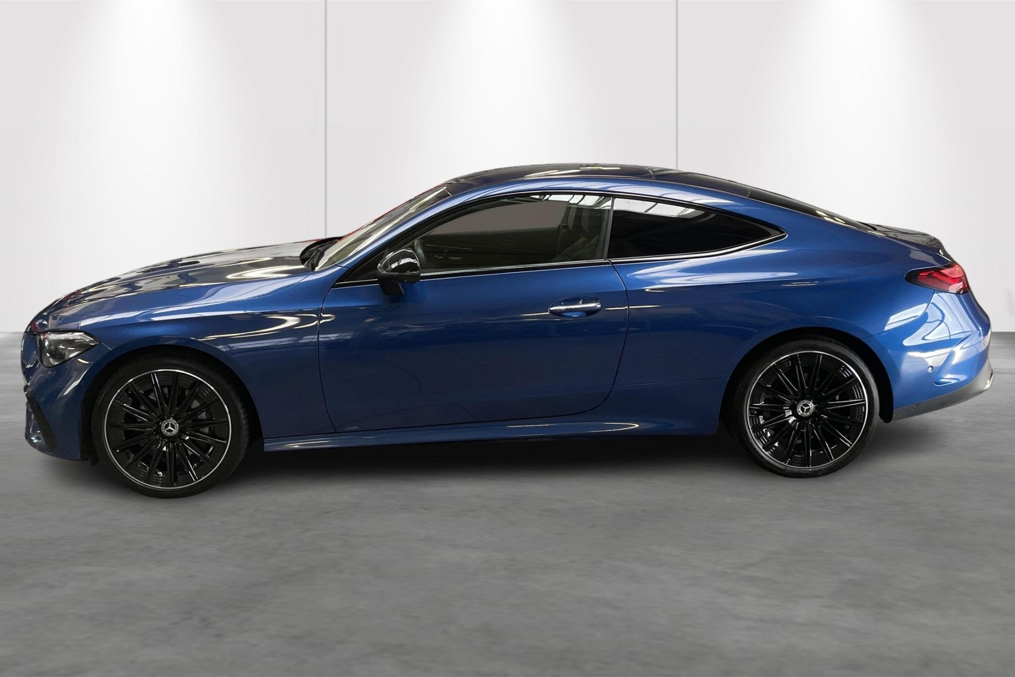 Mercedes-Benz CLE Coupé CLE 220 d AMG Line, Auto's, Automaat, Zwart, Blauw, 124 g/km