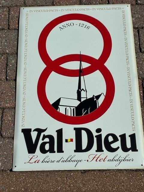 Val Dieu wit licht metalen plakkaat: Anno 1216 invinculo..., Ophalen of Verzenden, Gebruikt, Reclamebord