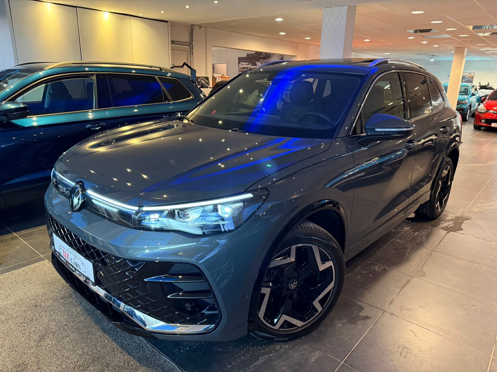 VOLKSWAGEN TIGUAN R-LINE 4MOTION 193CH |CUIR | KEY LESS |, Autos, Volkswagen, Cuir, Argent ou Gris, Euro 6, Entreprise
