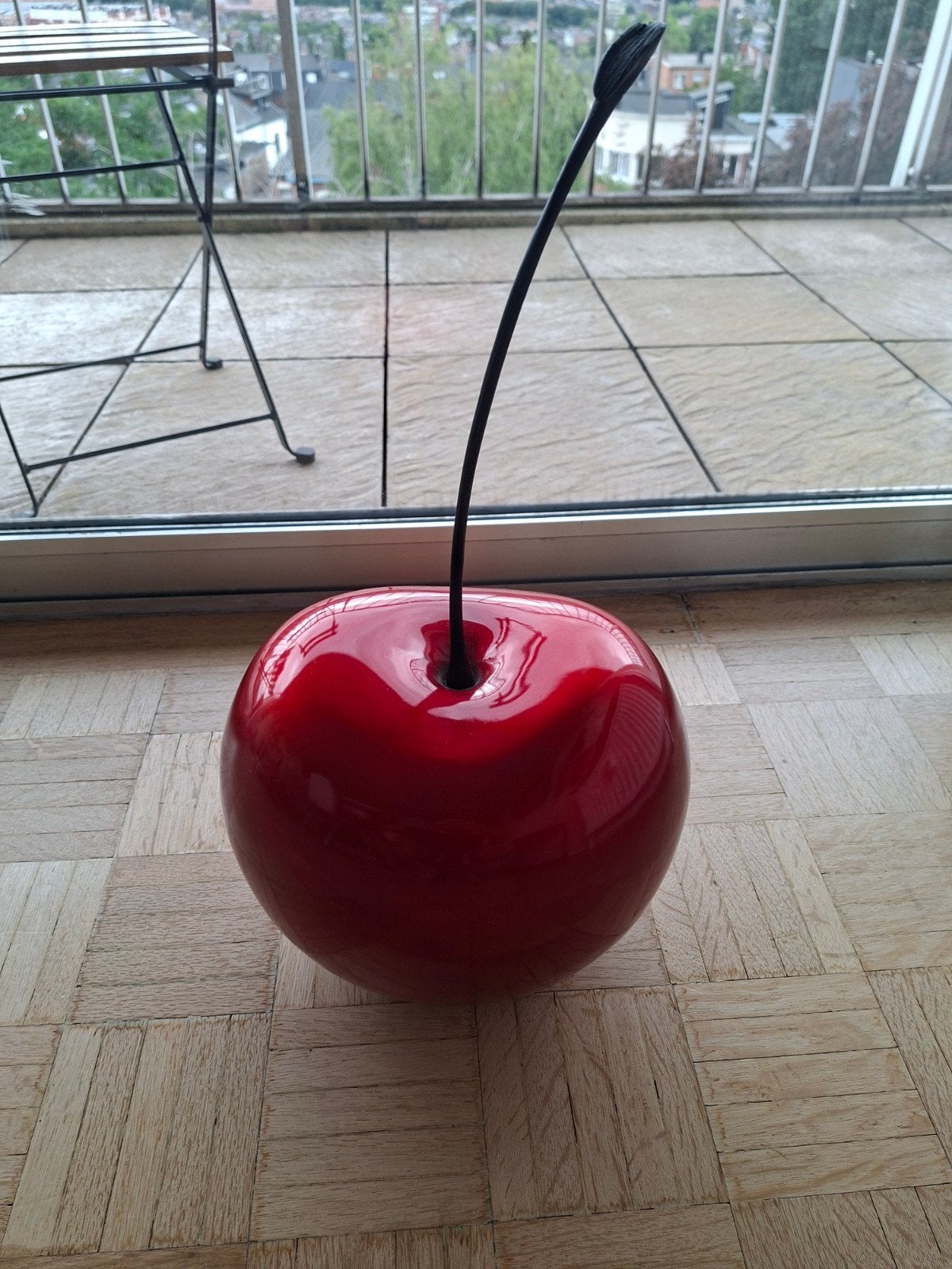 Cerise et Pomme rouge, Enlèvement, Rouge