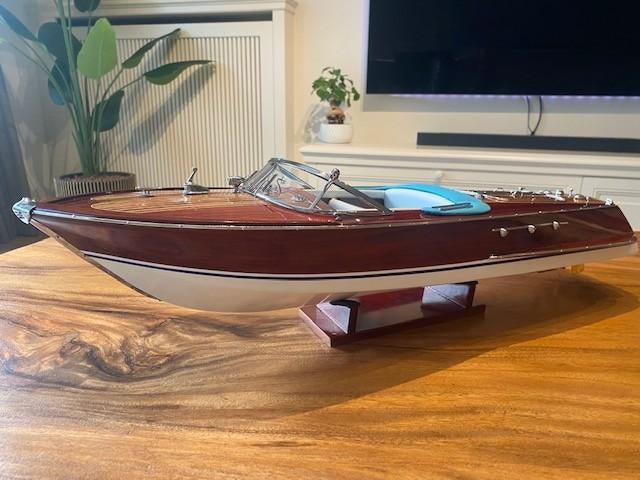 Maquette Riva Super Ariston à l'échelle 1:12 67 CM, Enlèvement ou Envoi, Neuf, Plus grand que 1:32