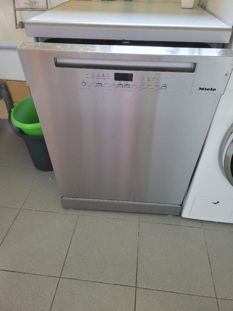 Vaatwasser miele van 2 jaar oud met besteklade, Ophalen, Zo goed als nieuw, Vrijstaand, Eco programma