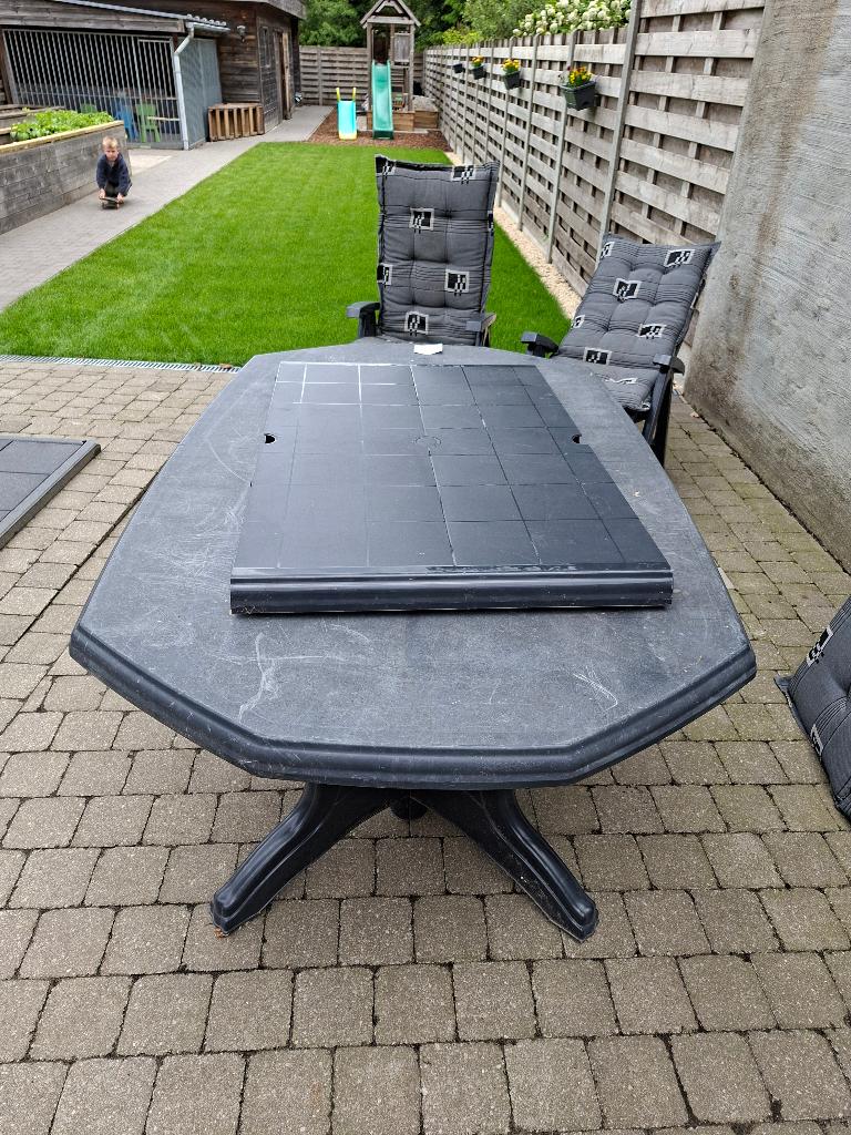 Tuintafel met stoelen, Tuin en Terras, Ophalen, 4 zitplaatsen, Kunststof, Gebruikt