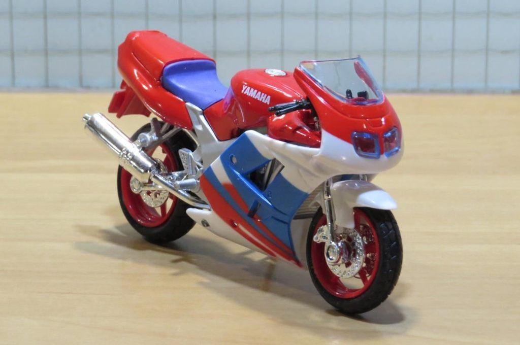 Yamaha FZR600 1:18 blister, Enlèvement ou Envoi, Neuf, Moteur, Maisto
