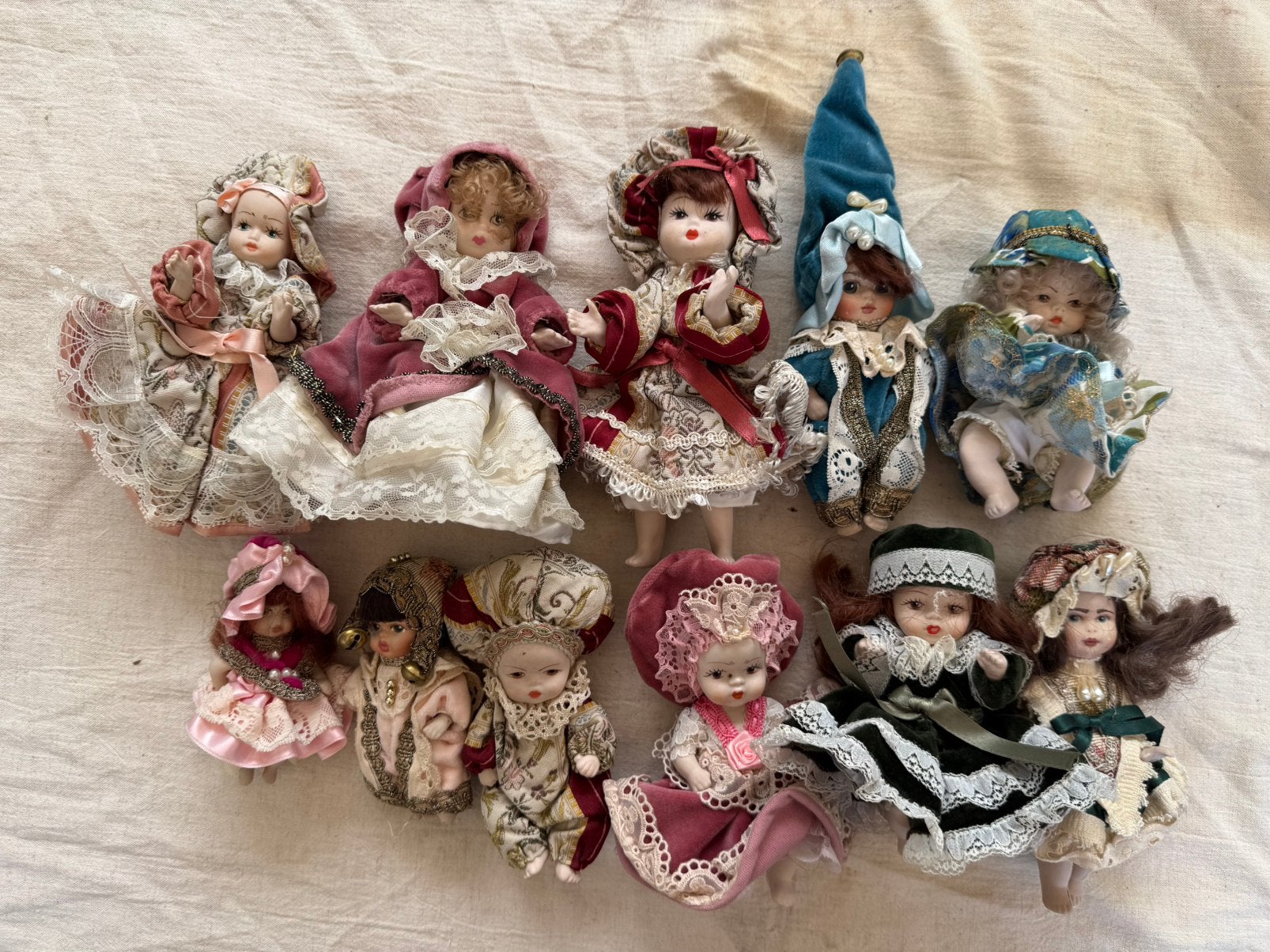 Porcelain poppen, Ophalen