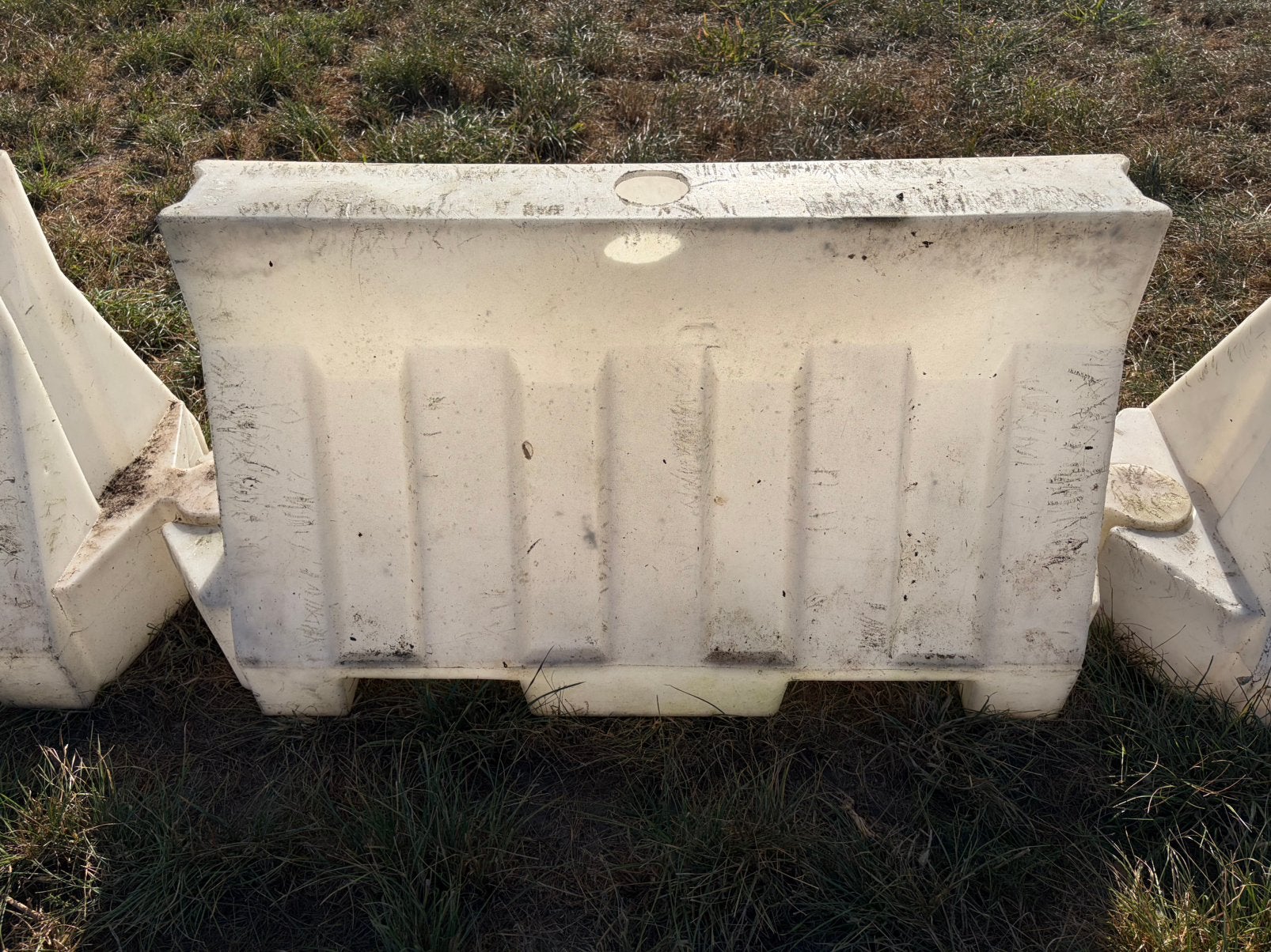 4 stevige witte kunststof afzet-/waterbarrières, Ophalen, Gebruikt
