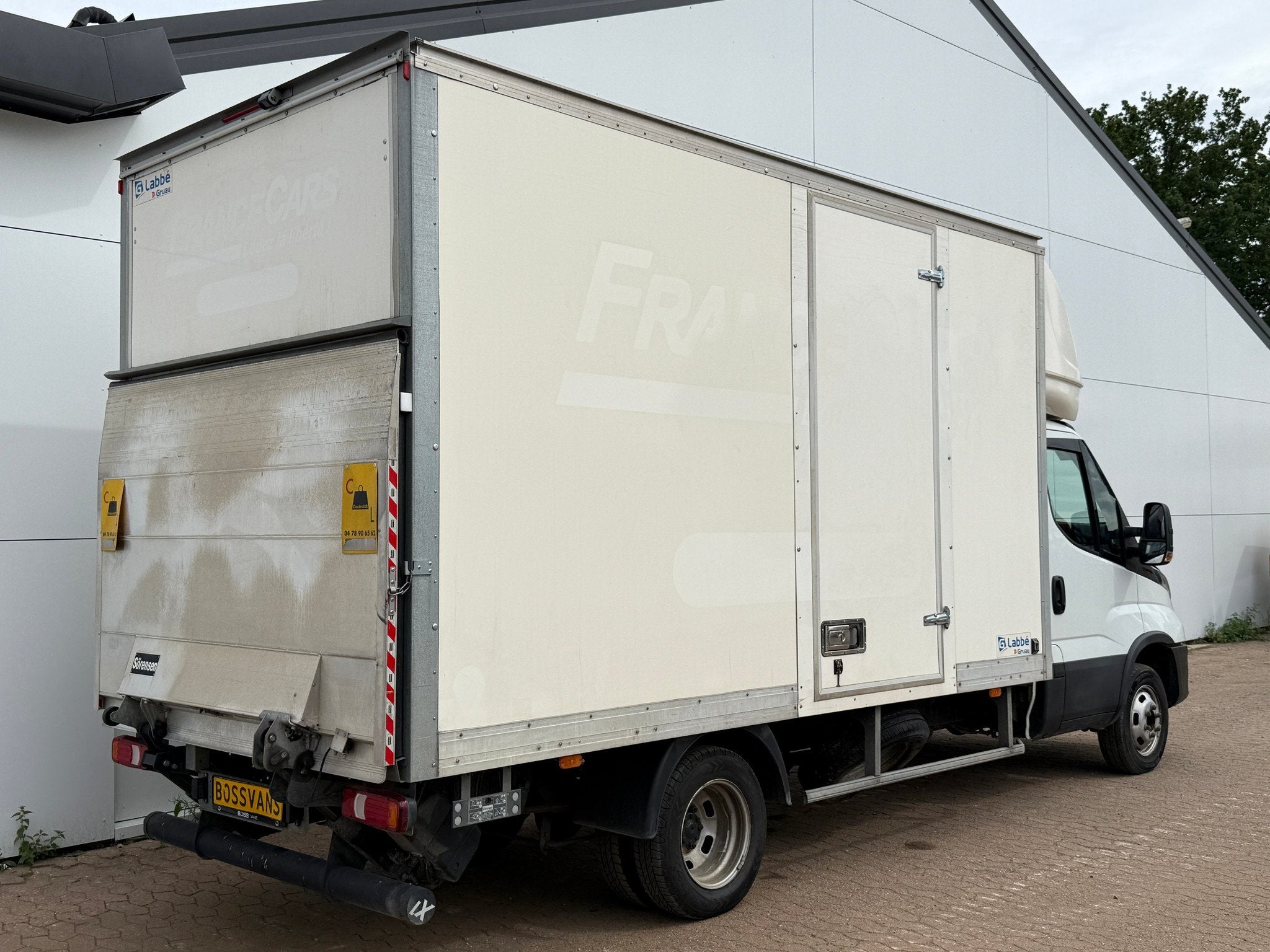 Iveco Daily 35C16 3.0 160PK Bakwagen Laadklep Zijdeur Camera, Auto's, Achterwielaandrijving, Gebruikt, Euro 6, 4 cilinders