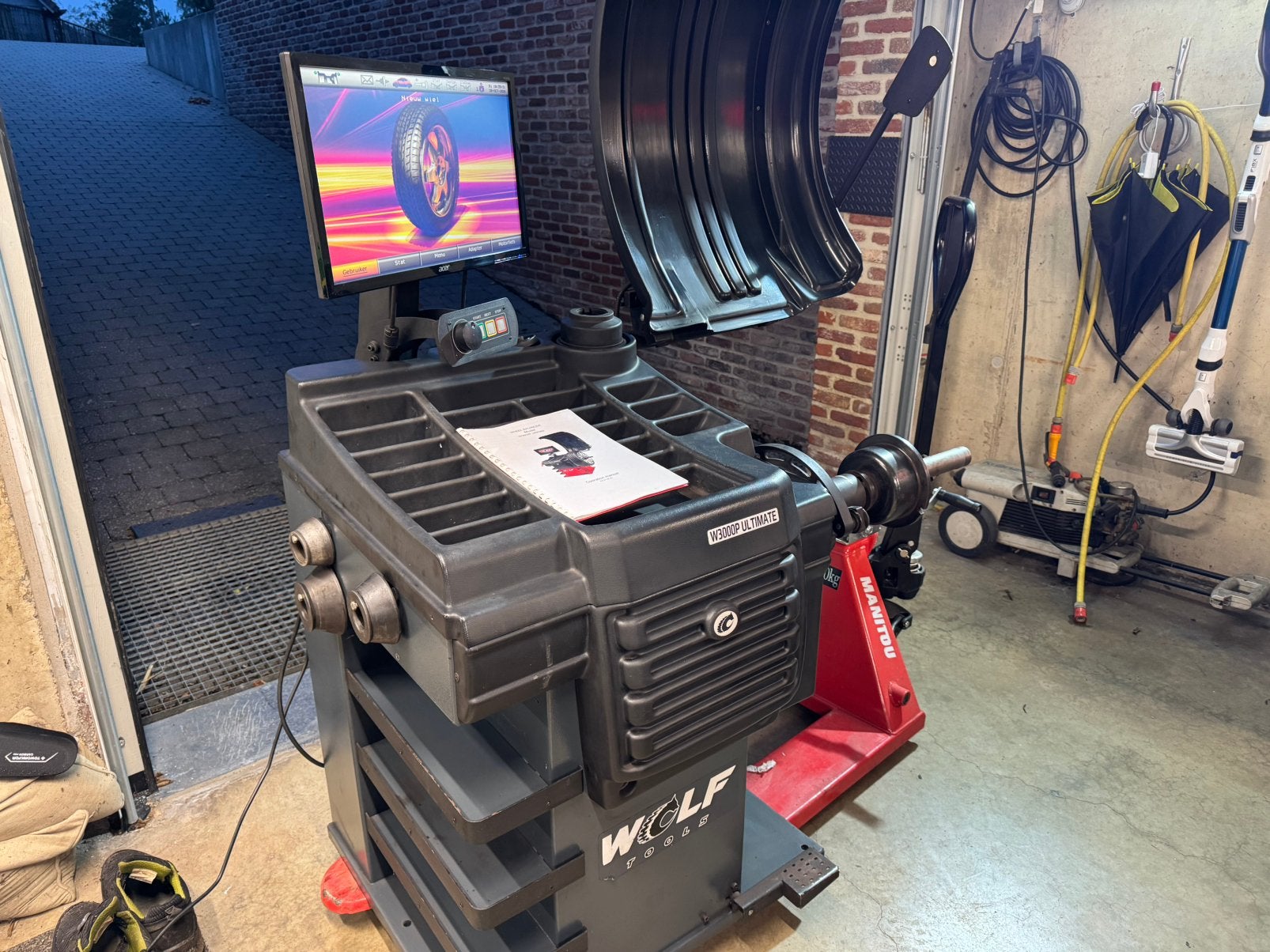 Banden /Balanceermachine. Wolf Tools W3000P Ultimate, Ophalen