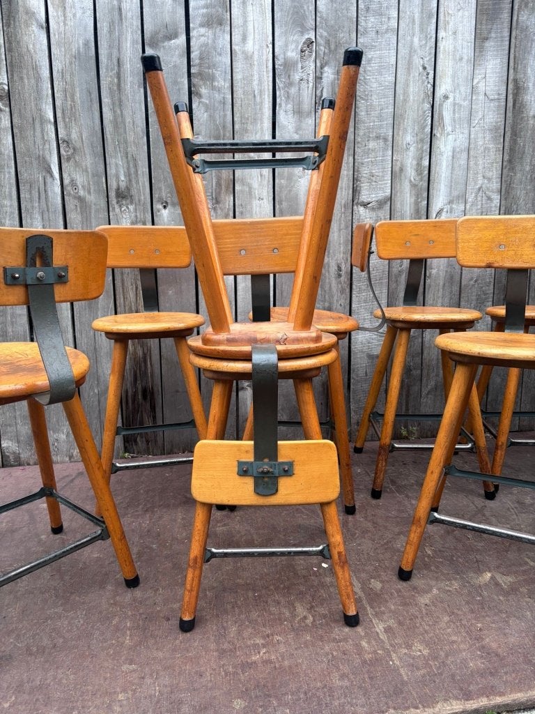 Tabourets de travail industriels des années 1950 19 en stock, Maison & Meubles, Enlèvement ou Envoi, 30 à 60 cm, Utilisé, Bois
