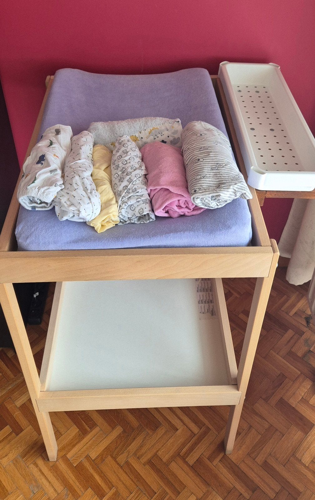 Table a langer + matelas+ housses, Enlèvement, Comme neuf